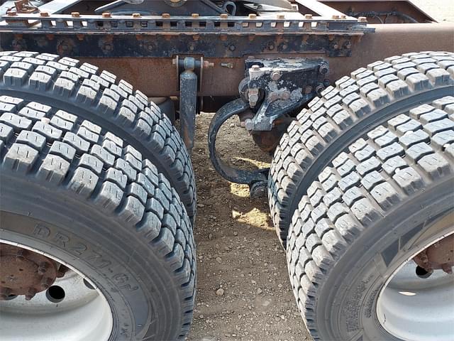 Thumbnail image Kenworth T600 7