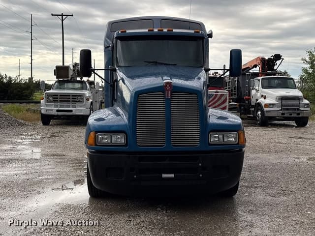 Image of Kenworth T600 equipment image 1