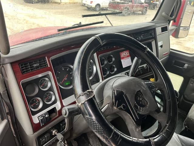 Image of Kenworth T600 equipment image 4