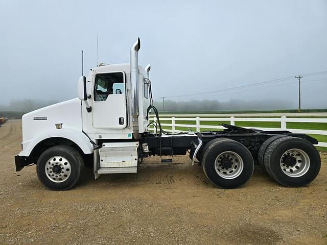 Image of Kenworth T800 equipment image 1