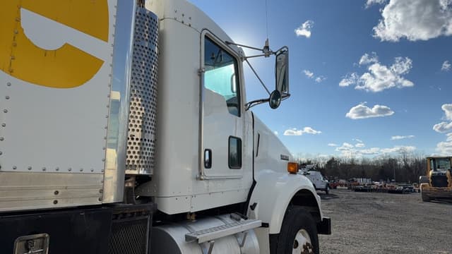 Image of Kenworth T800 equipment image 4