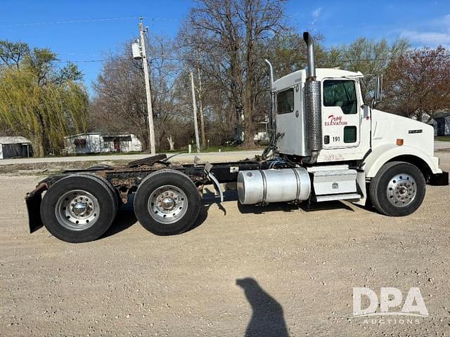 Image of Kenworth T800B equipment image 3