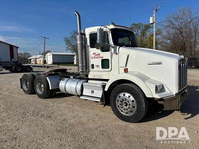 Image of Kenworth T800B equipment image 1