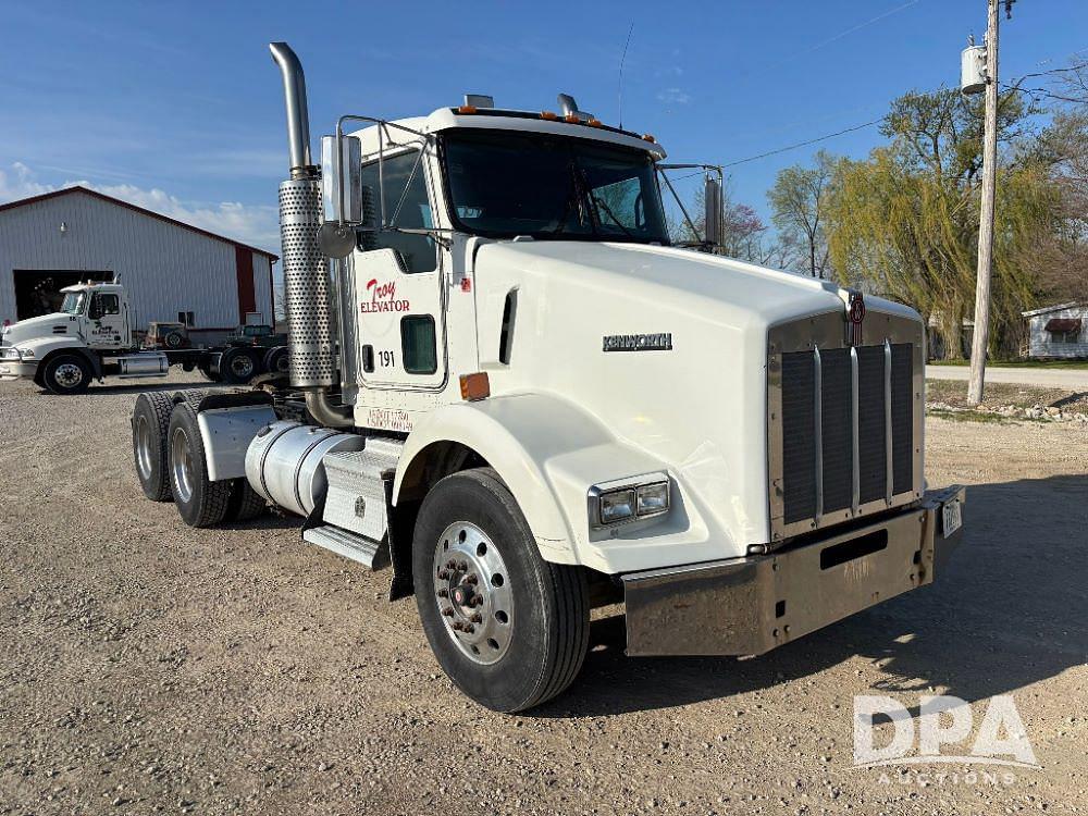 Image of Kenworth T800B Primary image
