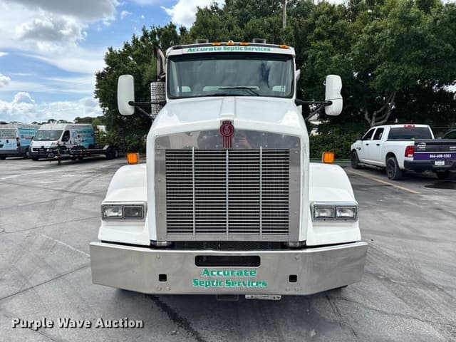 Image of Kenworth T800B equipment image 1