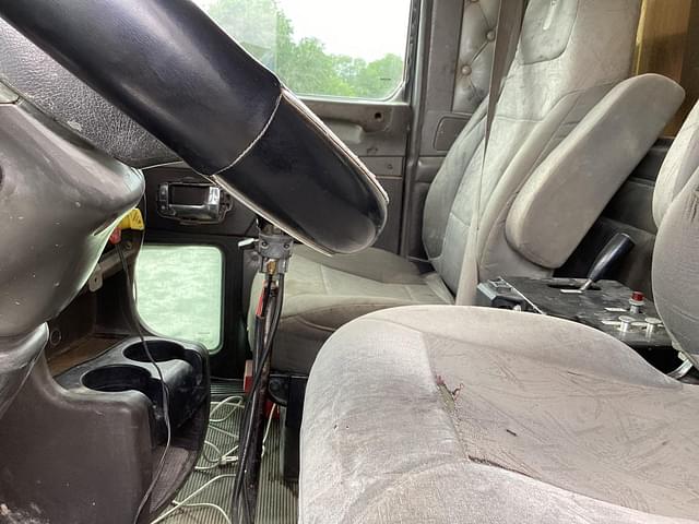 Image of Kenworth W90 equipment image 3