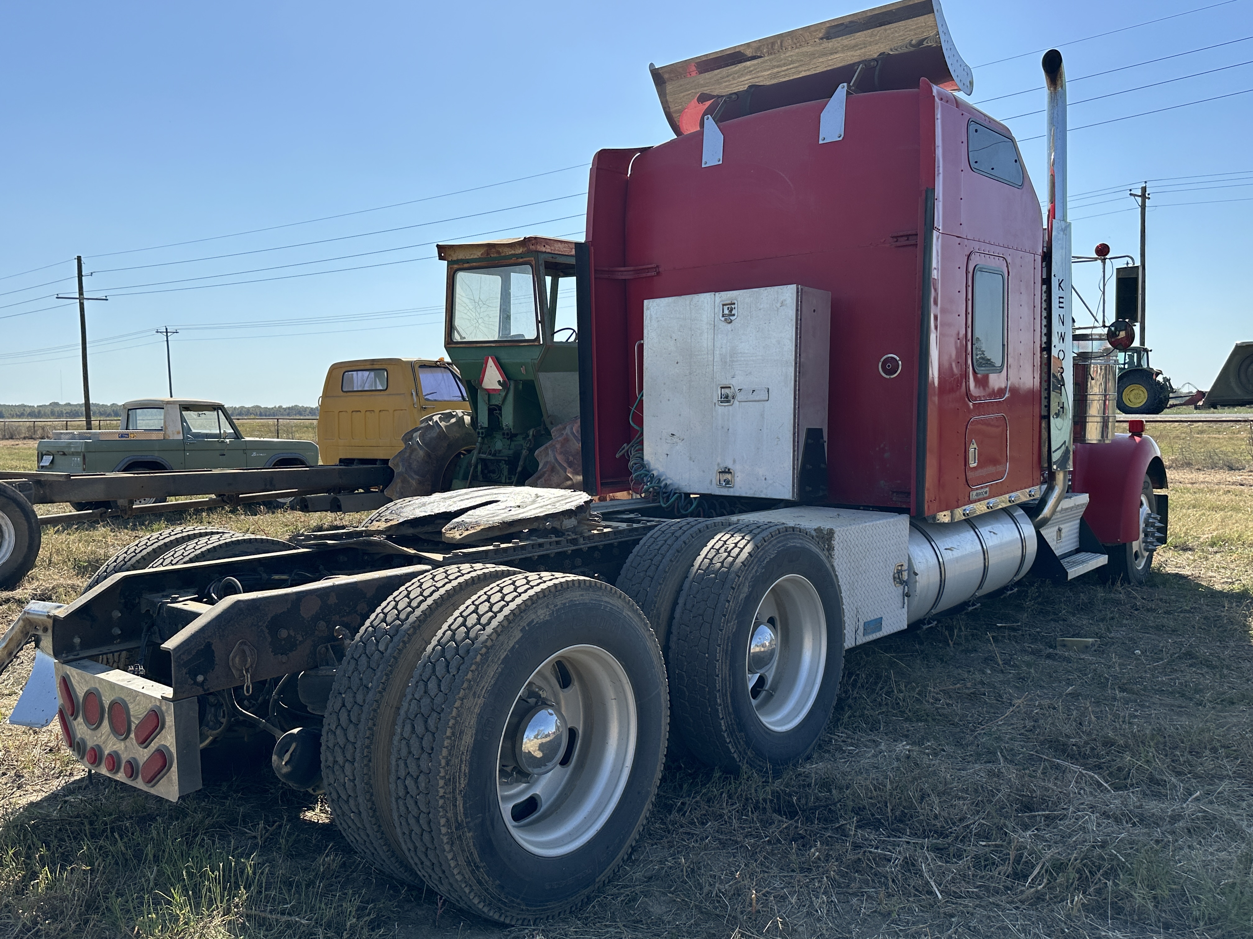 Image of Kenworth W9 equipment image 2