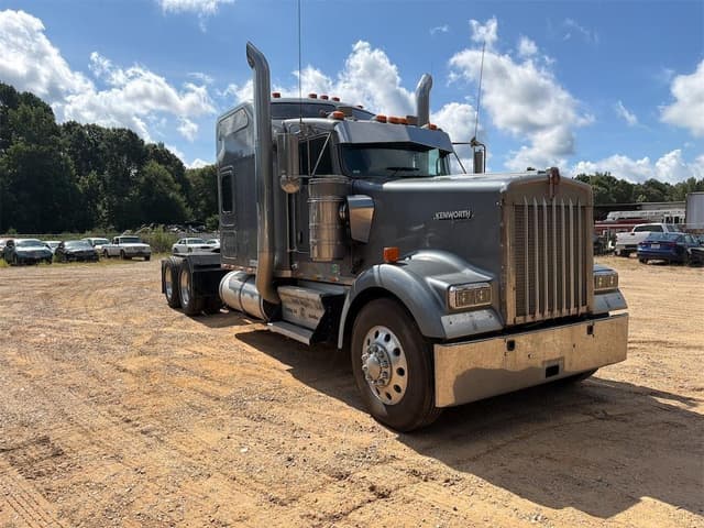 Image of Kenworth W900 equipment image 2