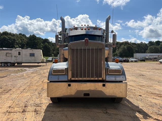 Image of Kenworth W900 equipment image 1