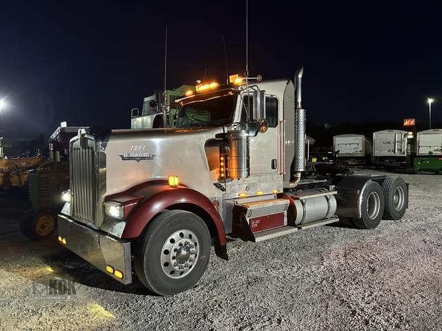 Image of Kenworth W900 equipment image 3