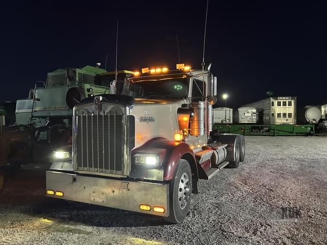 Image of Kenworth W900 equipment image 2