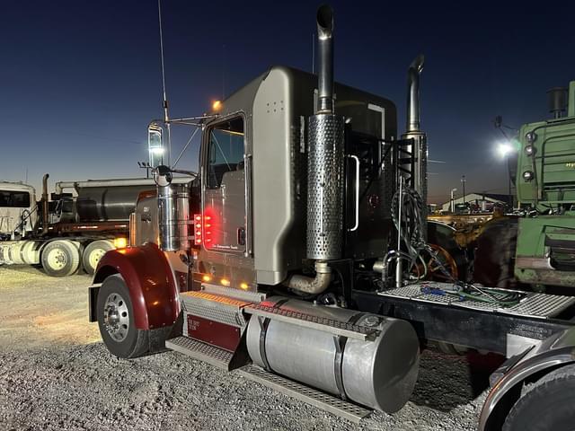 Image of Kenworth W900 equipment image 4