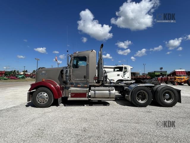 Image of Kenworth W900 equipment image 1