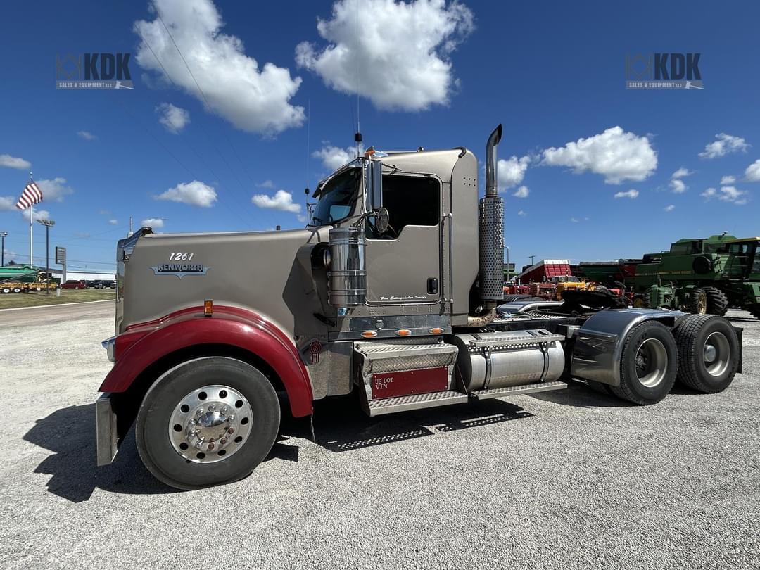 Image of Kenworth W900 Primary image