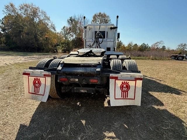 Image of Kenworth W900 equipment image 4