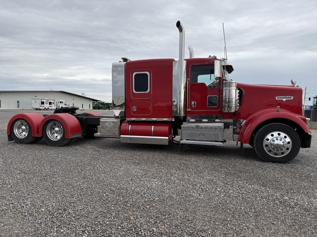Image of Kenworth W900 equipment image 4