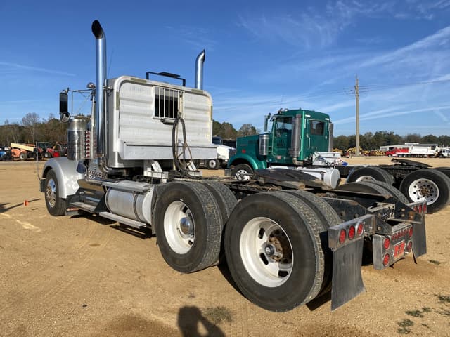 Image of Kenworth W900 equipment image 1