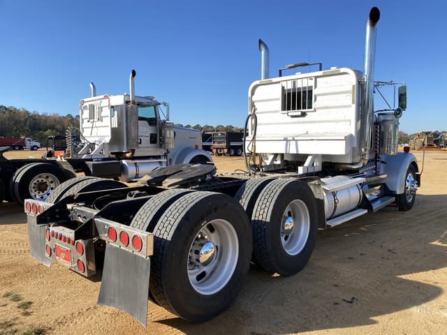 Image of Kenworth W900 equipment image 2