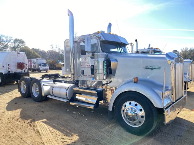 Image of Kenworth W900 equipment image 3