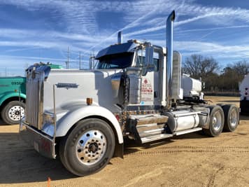 Main image Kenworth W900