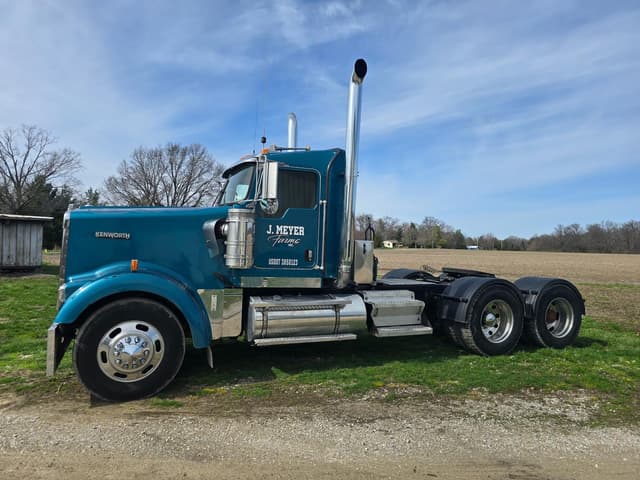 Image of Kenworth W900 equipment image 2