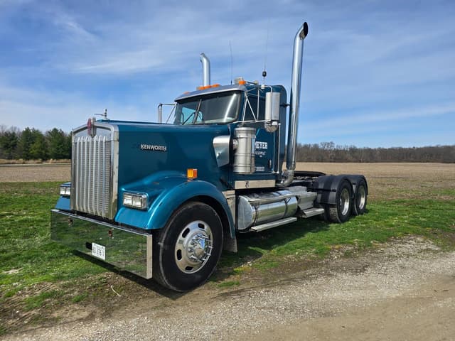 Image of Kenworth W900 equipment image 1