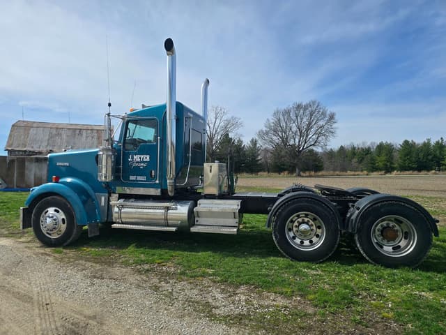 Image of Kenworth W900 equipment image 3
