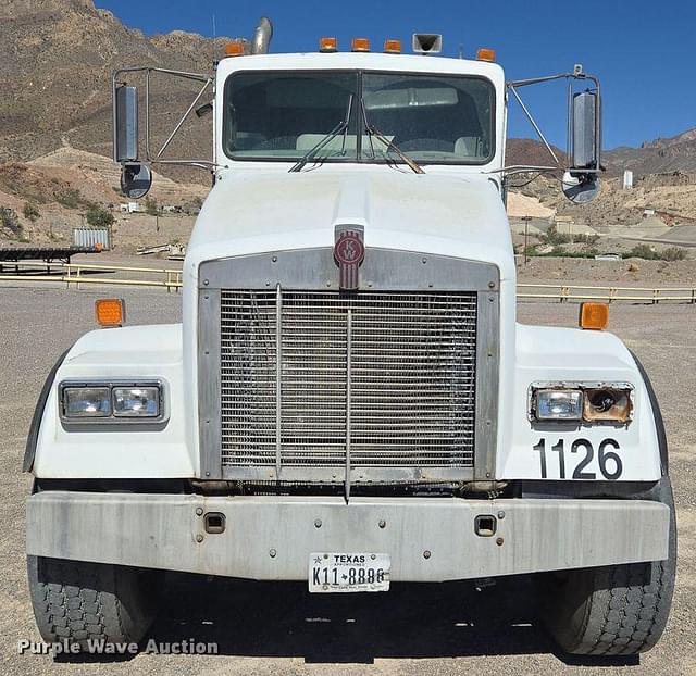 Image of Kenworth W900 equipment image 1