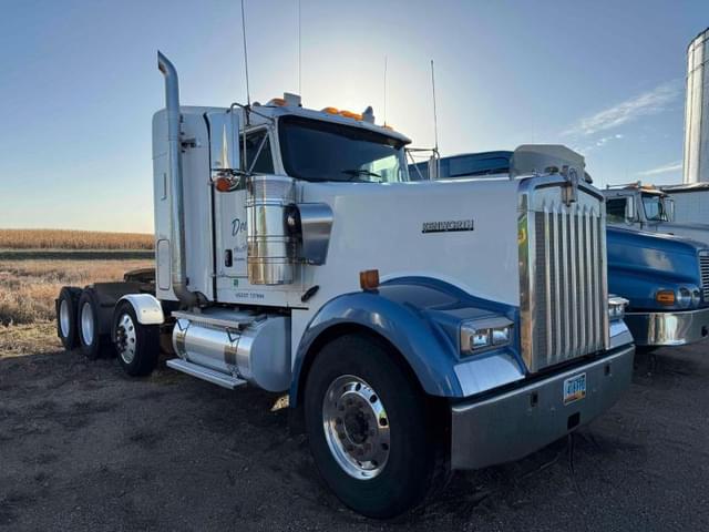 Image of Kenworth W900 equipment image 2