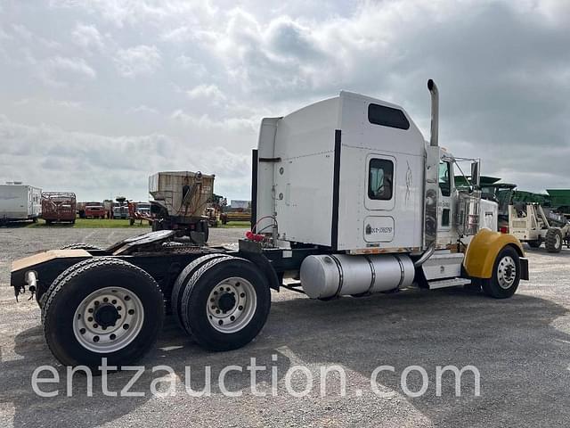 Image of Kenworth W900 equipment image 4