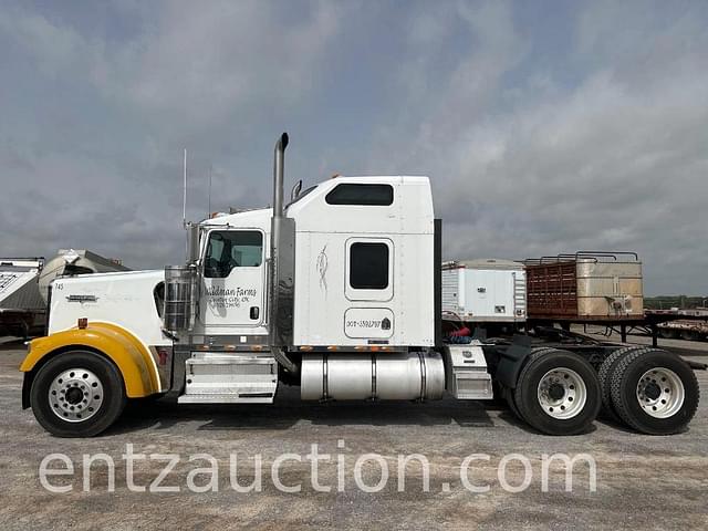 Image of Kenworth W900 equipment image 1