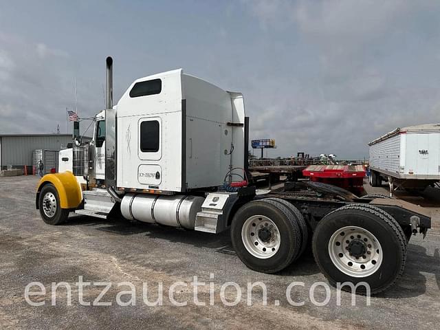 Image of Kenworth W900 equipment image 2