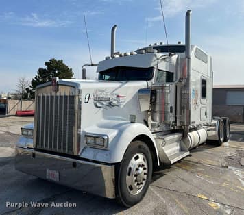 Main image Kenworth W900