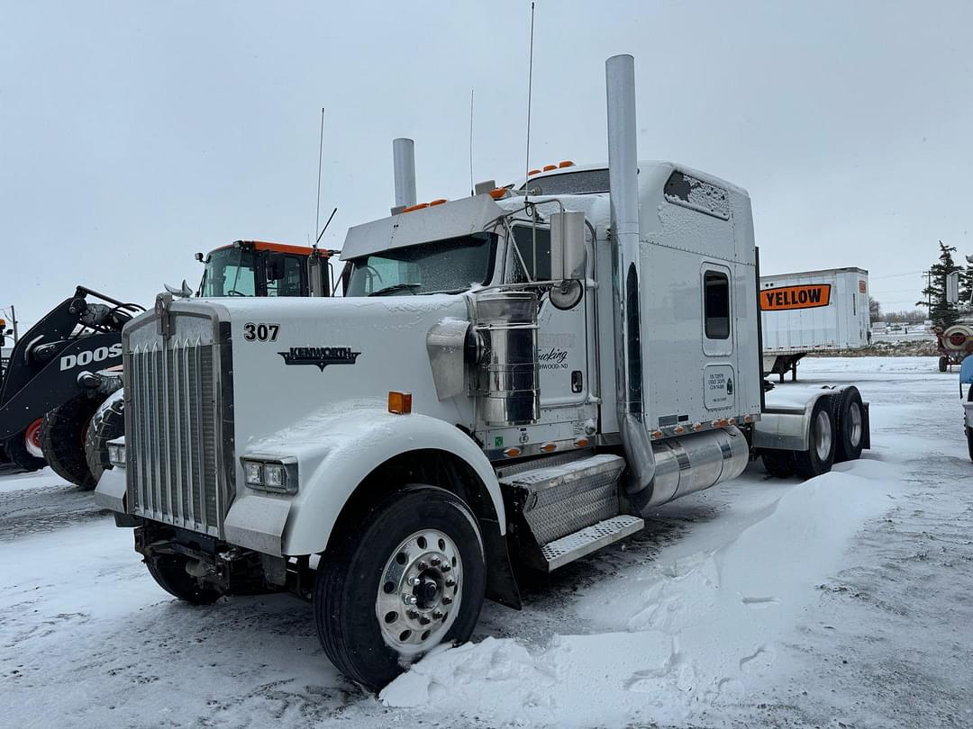 Image of Kenworth W900 Primary image