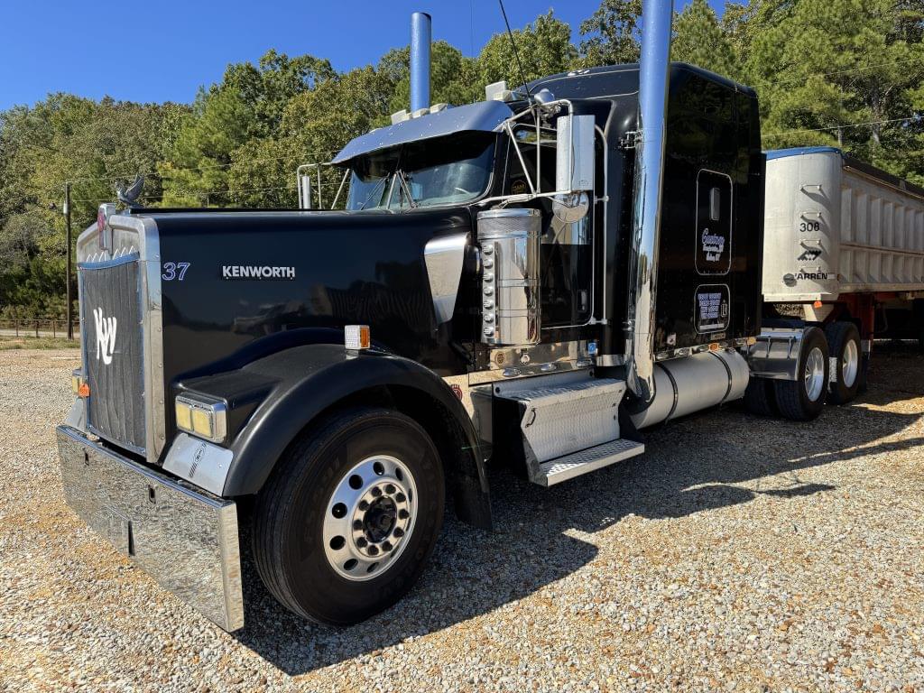 Image of Kenworth W900 Primary image