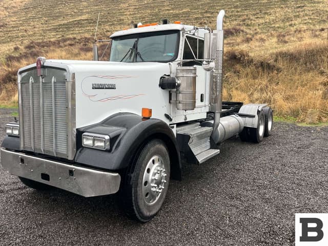 Image of Kenworth W900 equipment image 1