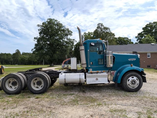 Image of Kenworth W900 equipment image 3