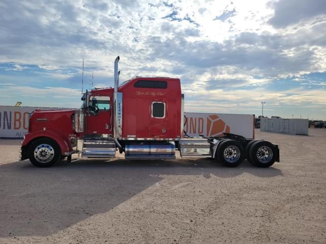 Image of Kenworth W900 equipment image 1