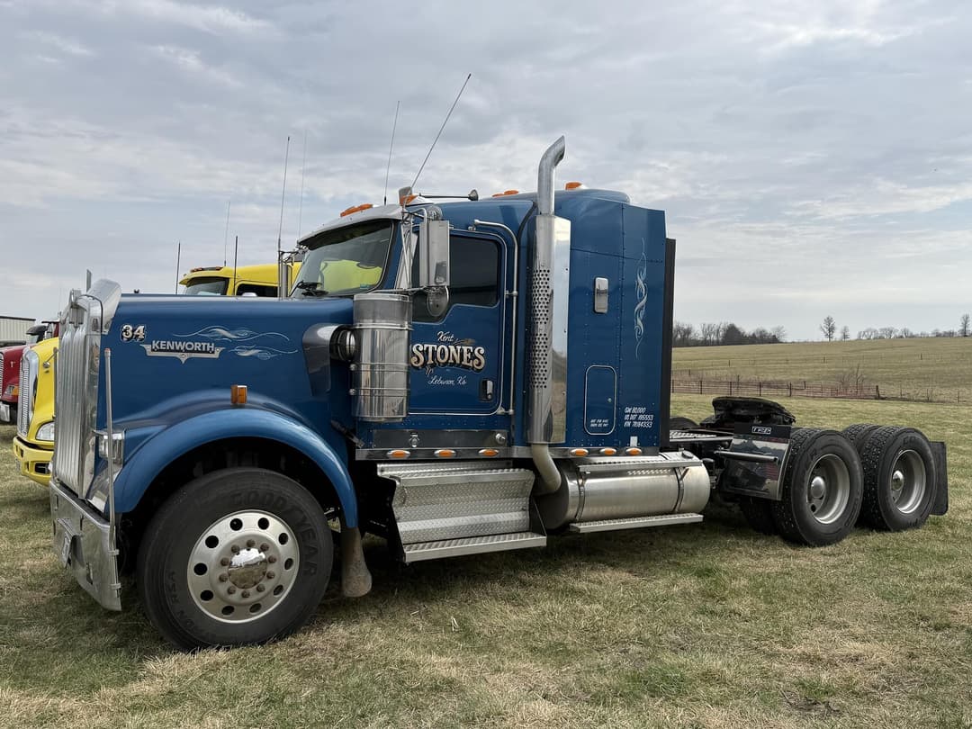 Image of Kenworth W900B Primary image