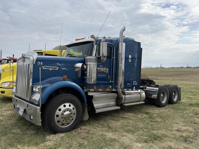 Image of Kenworth W900B equipment image 1