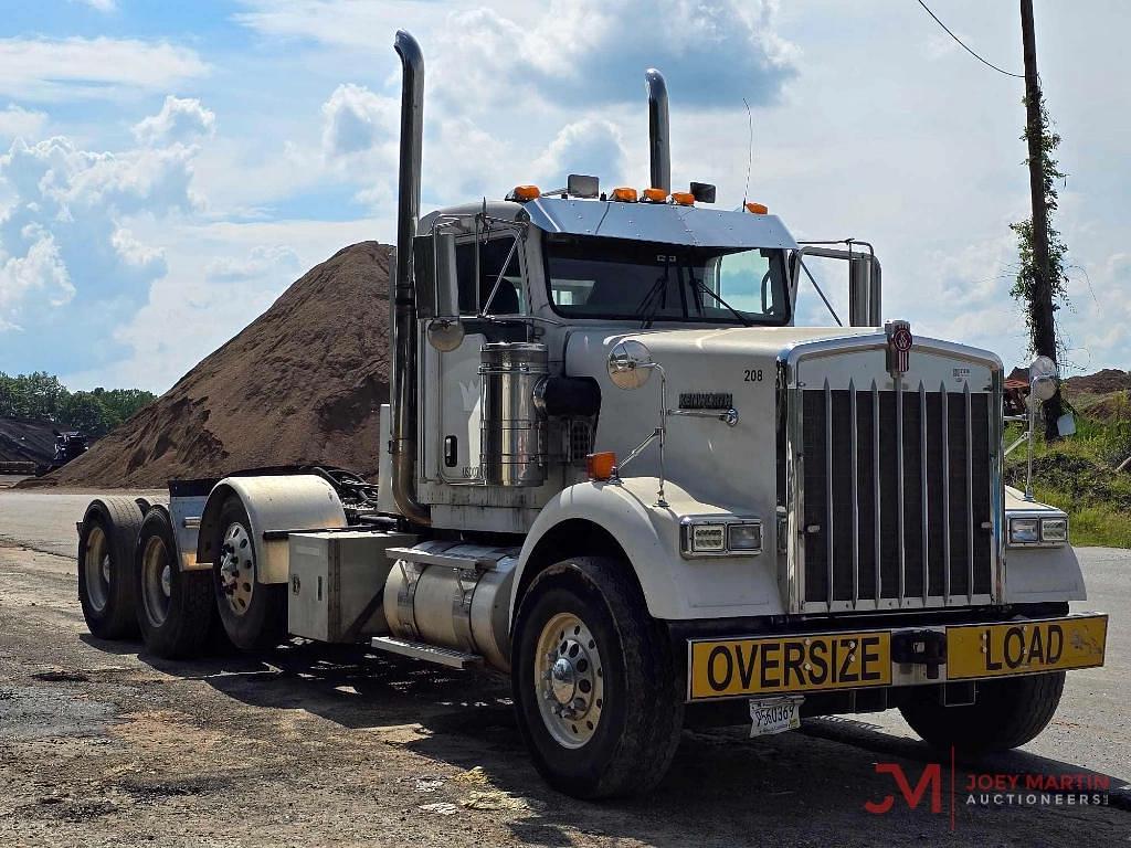 Image of Kenworth W900B Primary image