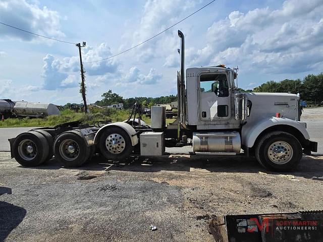 Image of Kenworth W900B equipment image 1