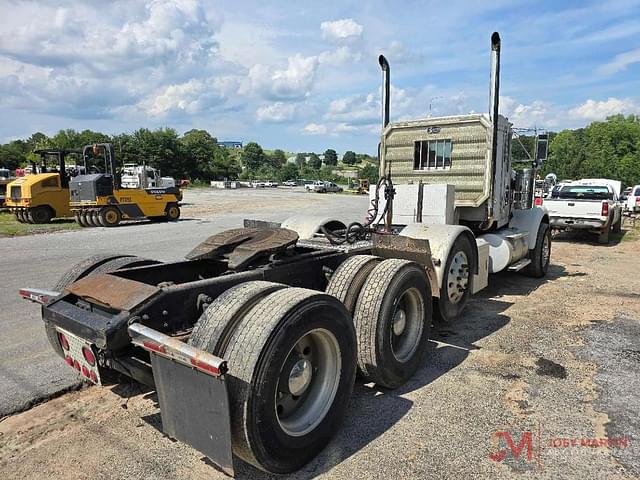 Image of Kenworth W900B equipment image 3