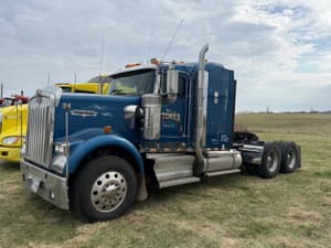 2007 Kenworth W900B Image