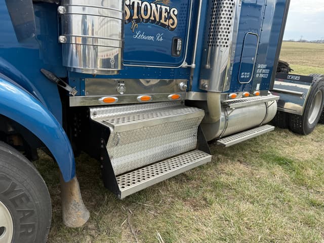 Image of Kenworth W900B equipment image 3