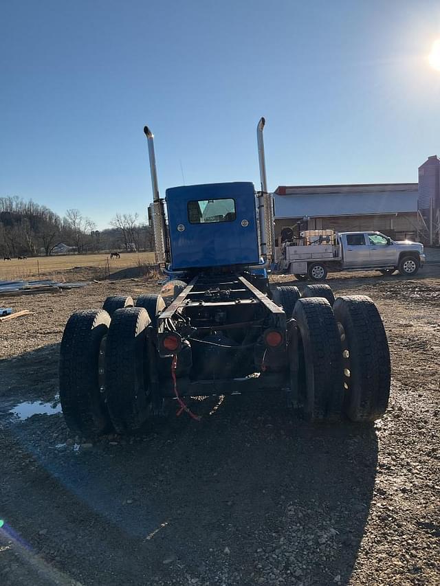 Image of Kenworth W900B equipment image 4