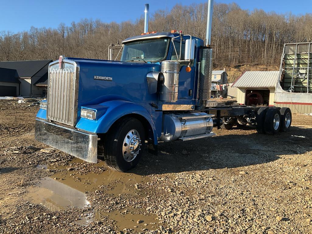 Image of Kenworth W900B Primary image