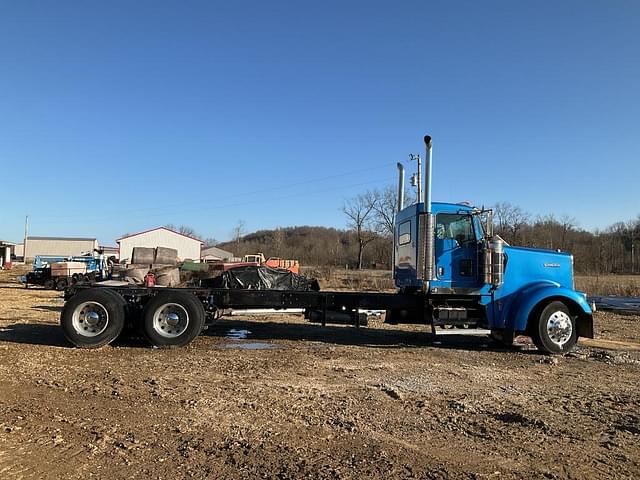 Image of Kenworth W900B equipment image 2