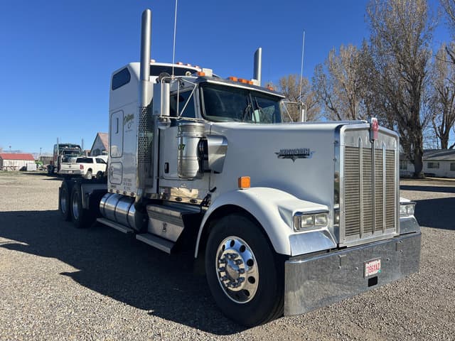 Image of Kenworth W900L equipment image 2