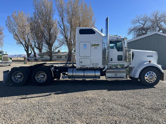 Image of Kenworth W900L equipment image 3